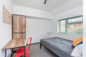 Bedroom- click for photo gallery